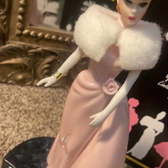 Barbie Porcelain musical figurine - Enchanted Evening 1960 Limited Edition  1993 - Picture 6 of 17